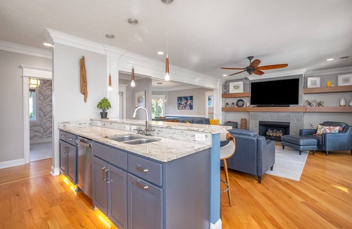 Montgomery House | Private Waterfront Estate w/Pool & Hot Tub - 10 Miles to Sav Historic District