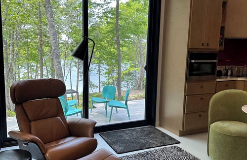 Sebascodegan Island Cabin | Private waterfront guest house on serene ocean cove in picturesque Harpswell.