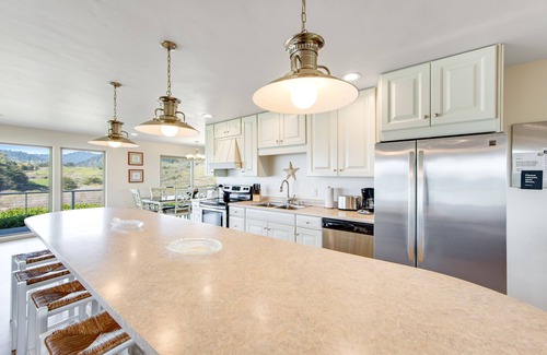 Fort Bragg House | Private Waterfront Home with Private Hot Tub and Central Heat - Walk to Ocean