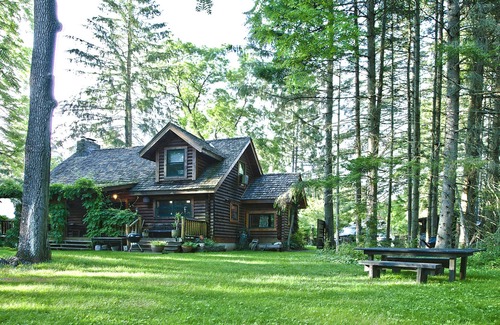 Narrowsburg House | Private Waterfront Log Home on the Delaware River - Upstate Catskills