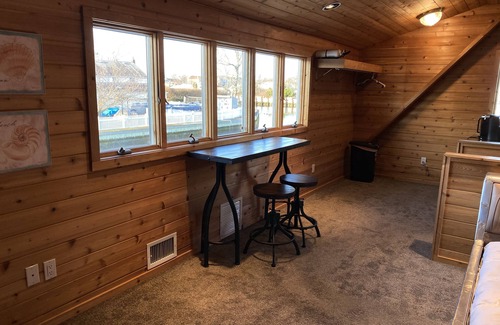 Seaford Apartment | Private Waterfront Loft, Minutes to the Beach