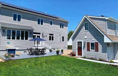 Seaford Apartment | Private Waterfront Loft, Minutes to the Beach