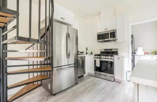 Auburn House | Private Waterfront Retreat near downtown Auburn