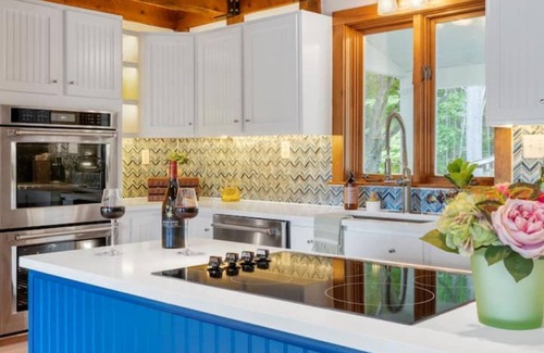 Mont Vernon House | Private Waterfront, Spa Hot Tub, King bed, Yoga, Gym, Kayaks, and more.