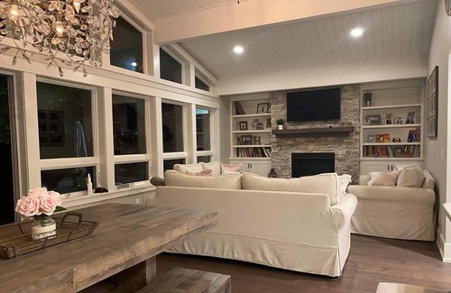 Port Austin Cottage | Private Waterfront Cottage w/your own Beach & Amazing Sunsets, 3 bdrm sleeps 8