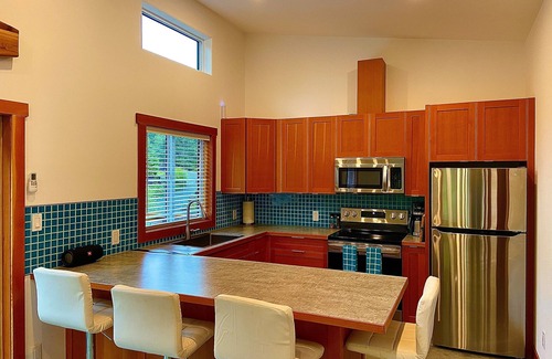 Port Renfrew House | Private West Coast Cottage w/firepit - 2 mins walk to seaside pubs and marinas!
