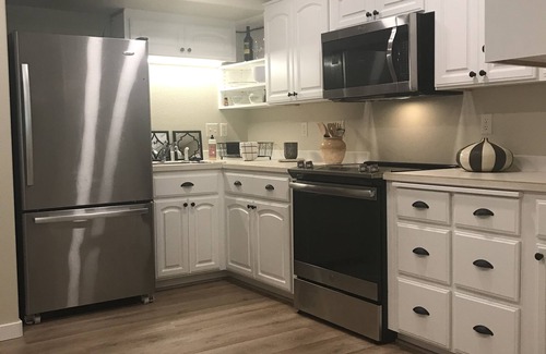McMinnville House | Private Wine country daylight basement (1 bd, 1 ba, kitchen, living, patio)