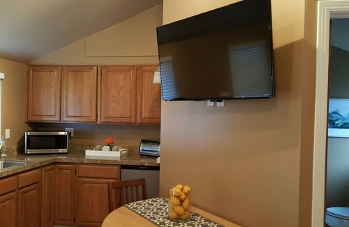 North Junior College Neighborhood Association Apartment | Private wine country getaway