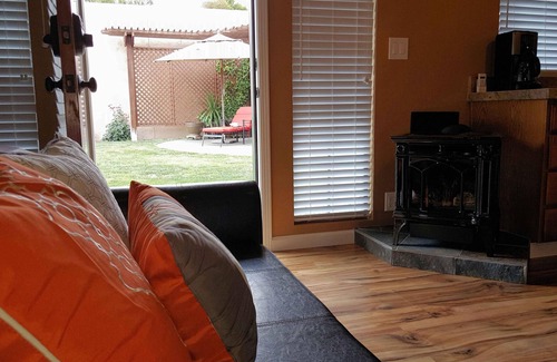 North Junior College Neighborhood Association Apartment | Private wine country getaway
