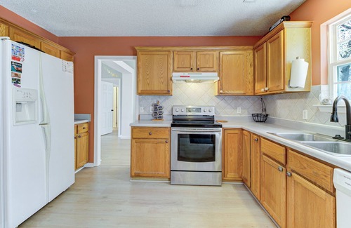 Myrtle Grove House | Private Wooded Retreat Near Beach & Town