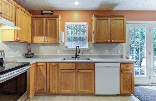 Myrtle Grove House | Private Wooded Retreat Near Beach & Town