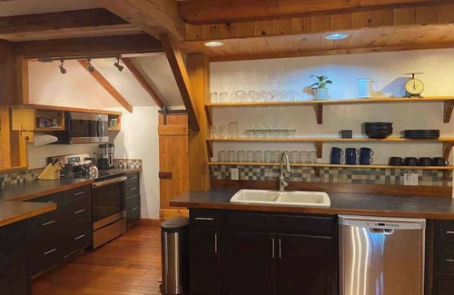 Gilboa House | Private Woodland Retreat with Cedar Hot Tub & Mt View