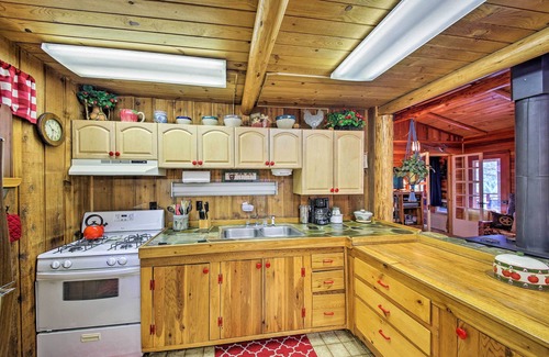 Troy Cabin | Private 'Yaak River Hideaway' w/Deck & Mtn Views!