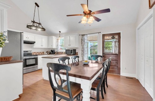 Spring Hill House | Private Yard · 3BR Home · Safe & Quiet Block