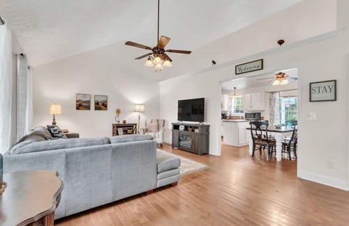 Spring Hill House | Private Yard · 3BR Home · Safe & Quiet Block