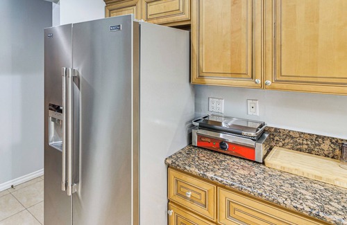 Canoga Park House | Private Yard w/Pool: Bright Escape in Canoga Park