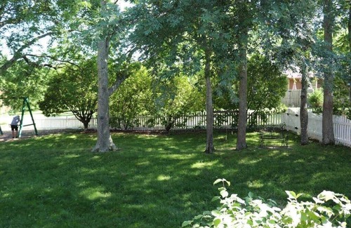 Hendersonville House | Private Yard with 3-Bedroom Retreat