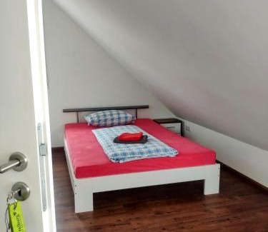 Munzingen House | Private Zimmer mit Bad in Freiburg