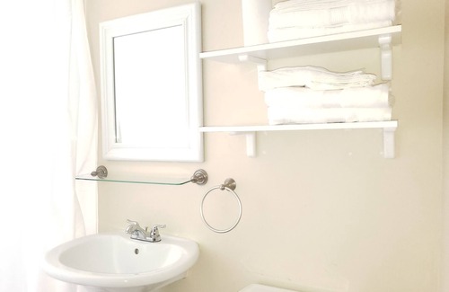 Matawan Apartment | private1 bed 1 bath free parking coffee cozy
