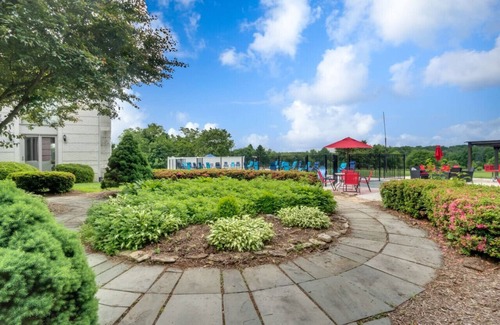 Purcellville Villa | Private10000sf Retreat GuitarPool Hottub-Wine Area