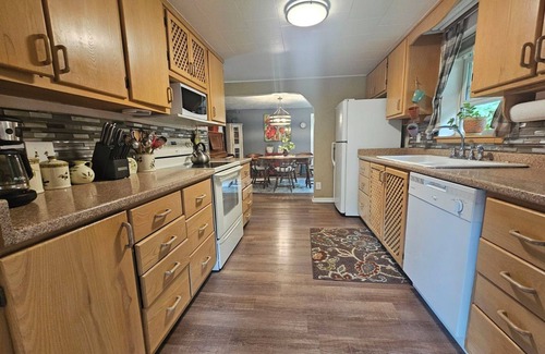 Frederic Cottage | PrivateAuSableRiverRetreat-Frederic, MI Sleeps 6