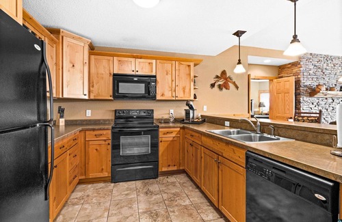 Two Harbors Condo | Privately owned Lakefront Burlington Bay Condo in enjoyable Two Harbors.
