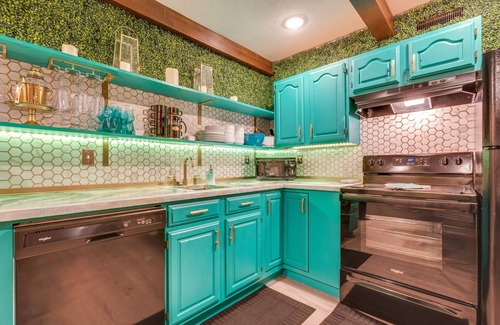 Johnson City House | PrivateOasis Grill-Firepit-Private Hike-Gameroom-DTJC-King-Queen-2Futons-I26ETSU