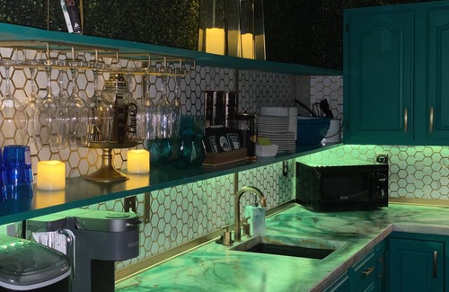 Johnson City House | PrivateOasis Grill-Firepit-Private Hike-Gameroom-DTJC-King-Queen-2Futons-I26ETSU