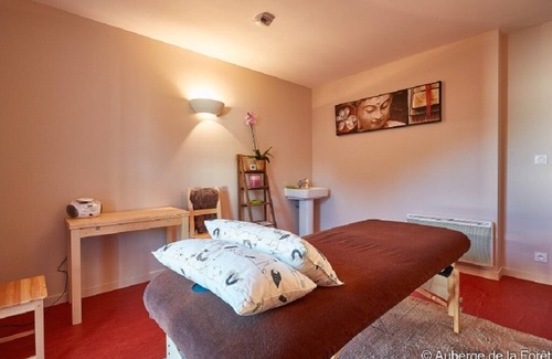Le Gavre House | Privatif family cottage, heated and covered swimming pool next to a huge forest