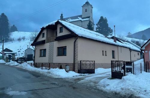 Ludrova House | Privatsalatin