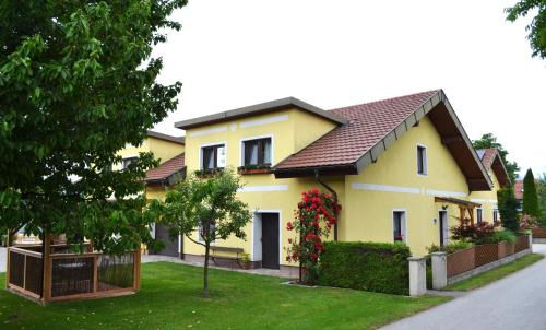 Sarling House | Privatzimmer und Ferienwohnungen Leeb