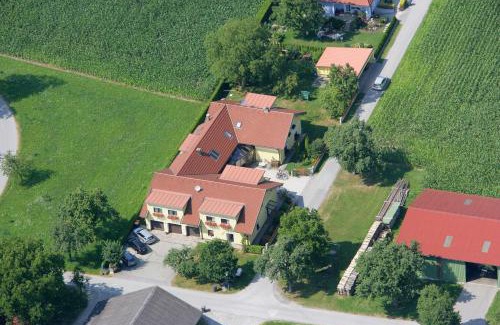 Sarling House | Privatzimmer und Ferienwohnungen Leeb