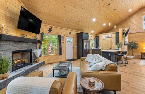 Cleveland Cabin | Prized Gem - Spa-like Retreat in the Heart of Nature!