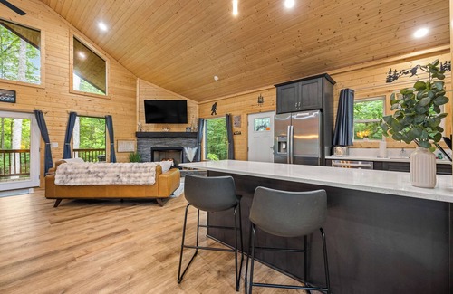 Cleveland Cabin | Prized Gem - Spa-like Retreat in the Heart of Nature!
