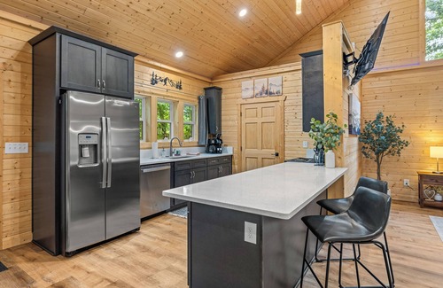 Cleveland Cabin | Prized Gem - Spa-like Retreat in the Heart of Nature!