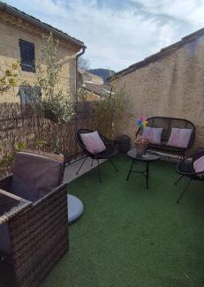 Collias Apartment | Proche d'Uzès la Terrasse du soleil levant