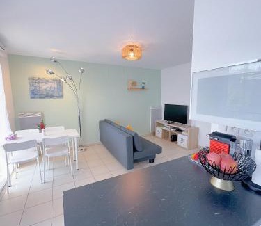 Bussy-Saint-Georges Apartment | Proche Disney Paris Appartement cosy et familial pour 4 Pers-Wifi-Parking Privé