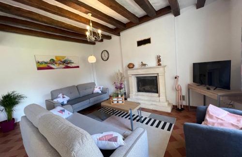 Parigne-lʼEveque House | Proche le Mans, Parigné l'Evêque,maison forestière, accueil chevaux possible 11 pers