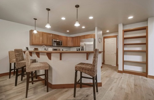 Valley West House | Prof. Decorated 3BR Townhouse