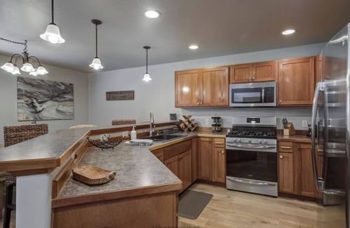 Valley West House | Prof. Decorated 3BR Townhouse
