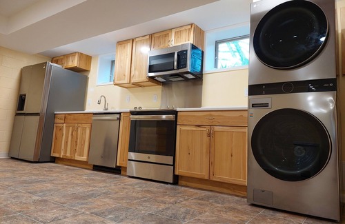 Bloomington House | Prof's Place: by IU Stadium, Griffy Lake/Woods