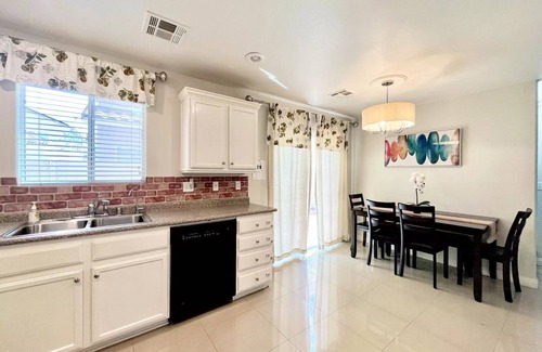 Rhodes Ranch House | Professional Clean Entire 3BR house! Close to shopping and Strip!