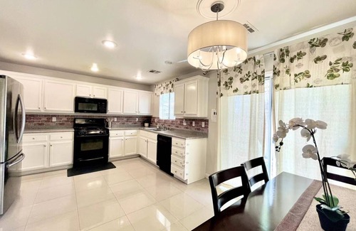 Rhodes Ranch House | Professional Clean Entire 3BR house! Close to shopping and Strip!