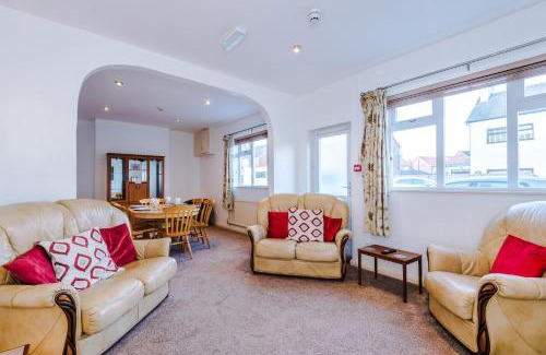 Barnetby House | Professional Contractor's Retreat, Superfast WIFI, FREE Van Parking CCTV