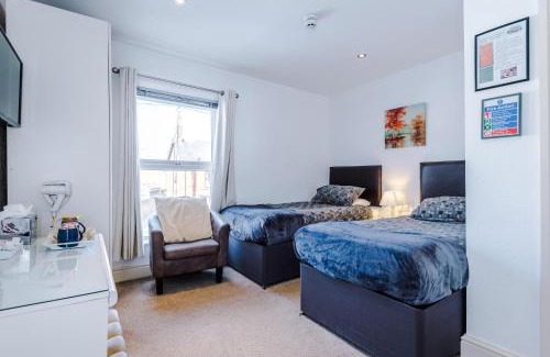 Barnetby House | Professional Contractor's Retreat, Superfast WIFI, FREE Van Parking CCTV