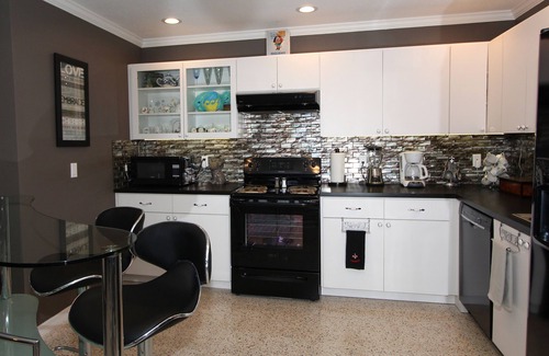 Pinellas Park Cottage | Professional cottage on 1/2 acre lot in quiet country setting