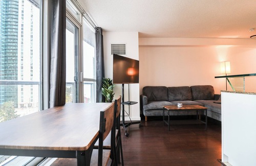 Toronto Entertainment District Apartment | Professional Suite in DT Toronto with Pool, Sauana, Gym