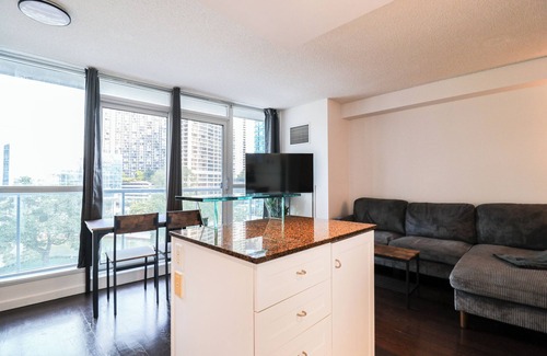 Toronto Entertainment District Apartment | Professional Suite in DT Toronto with Pool, Sauana, Gym