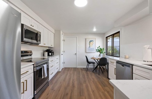 Pleasant Valley House | Professionally designed & furnished 4-bedroom house in Mt Vista, Ridgefield