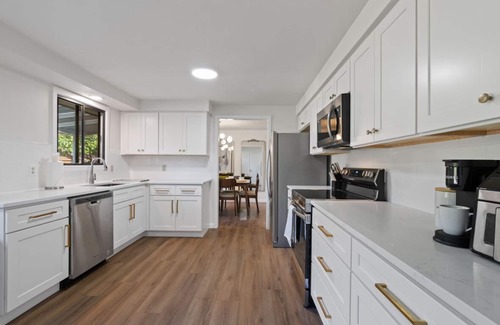 Pleasant Valley House | Professionally designed & furnished 4-bedroom house in Mt Vista, Ridgefield